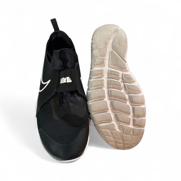 Nike Air Max 270 Black and White Slip-On Sneakers - Picture 4 of 5